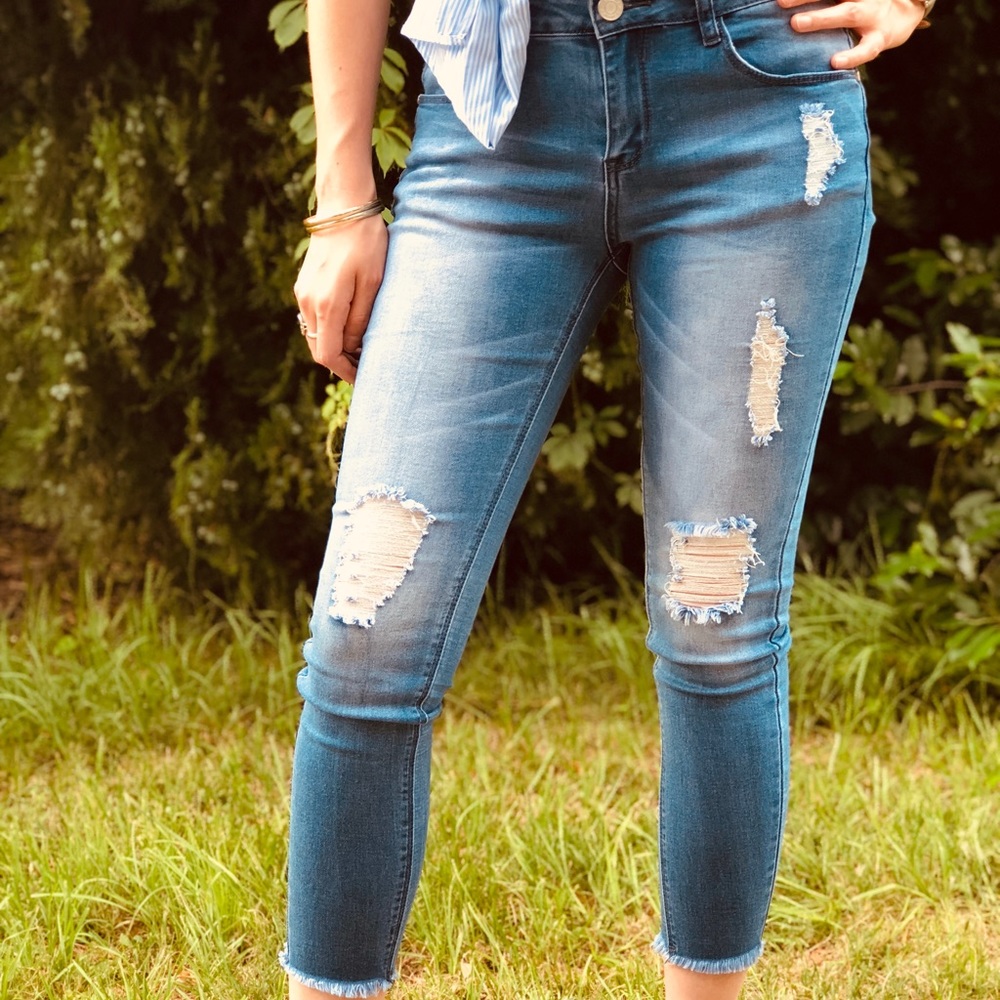 Frayed Hem & Distressed Jeans